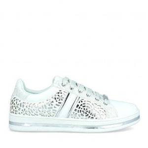 MB 21310 White & Silver Sneakers