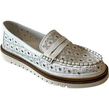 Via Nova 1565 White Leather Flats