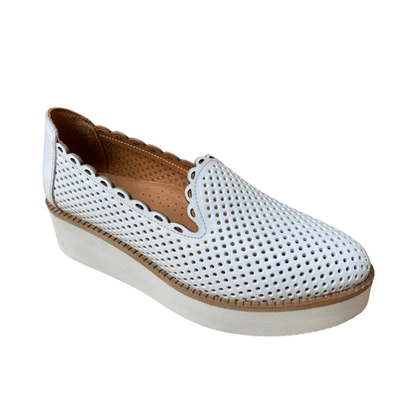 Via Nova AYK White Leather casual wedge Flats