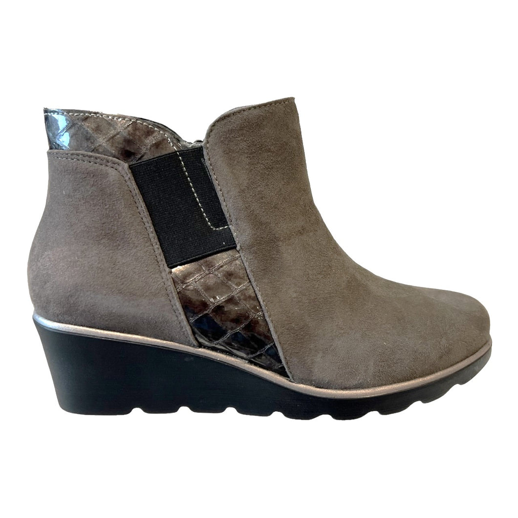 DCHICAS 3733 Grey Suede and Leather Wedge Ankle Boots
